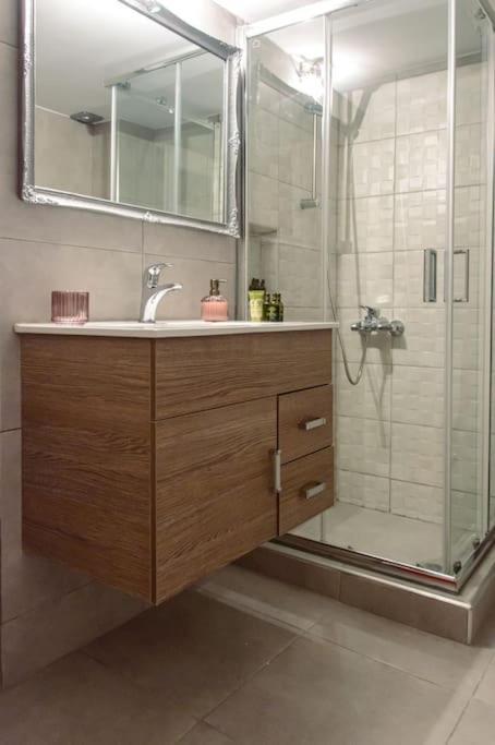 Cozy And Comfortable Apartment In Athens Center Bagian luar foto